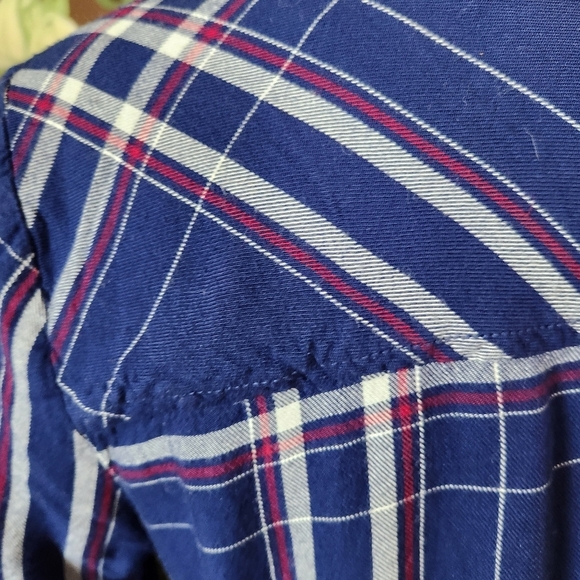 LED Luxe Essentials Plaid Top Size Small - Picture 8 of 12